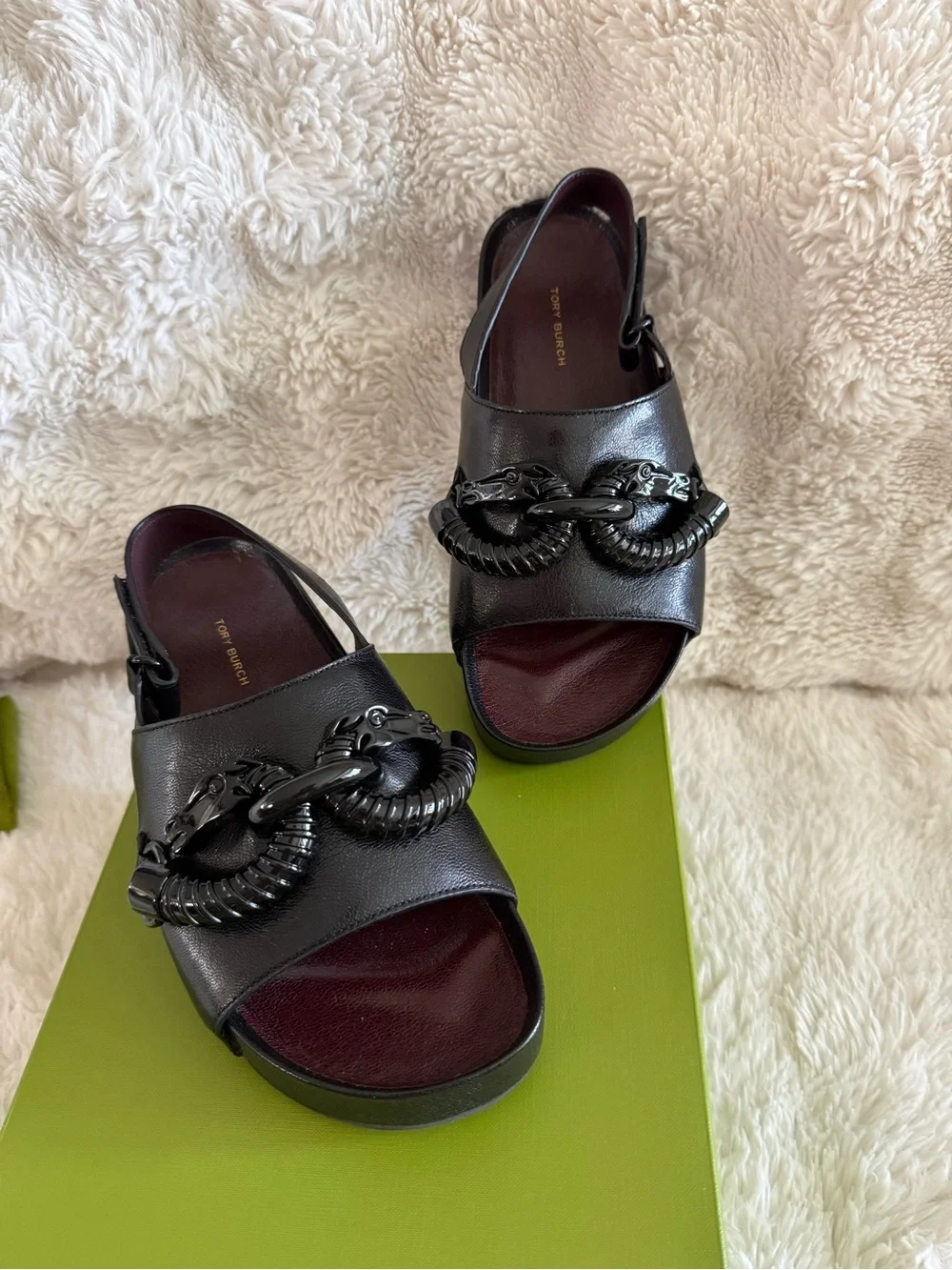 Black Leather Women's Slide Sandals with Decorative Chain